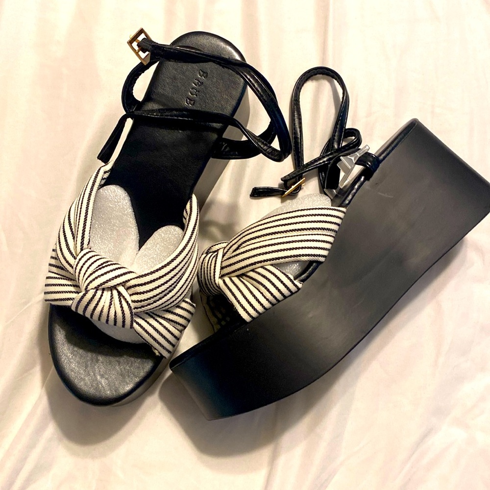 Black/white tall platforms